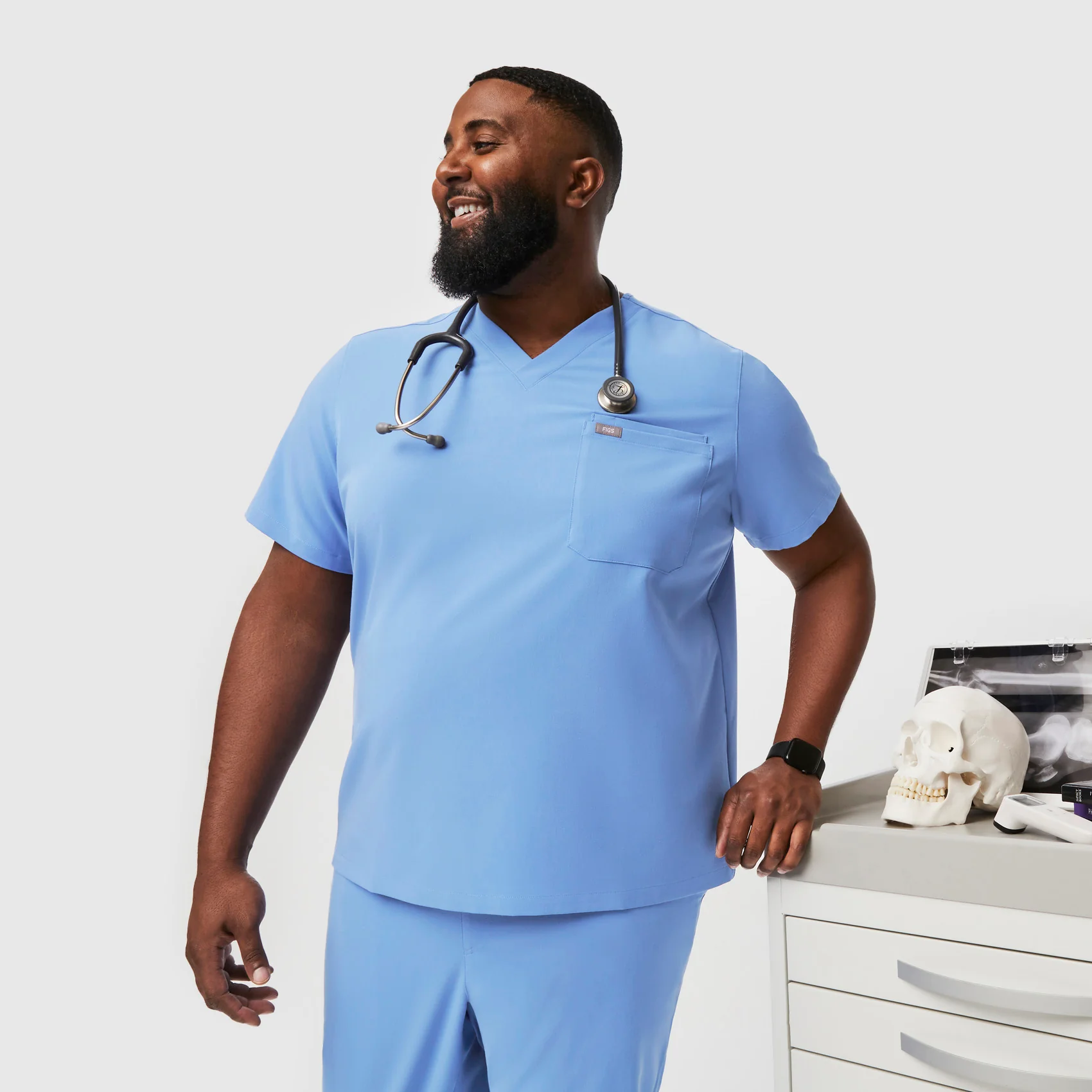 men's Ceil Blue Leon™- Three-Pocket Scrub Top (3XL - 6XL) - Image 6