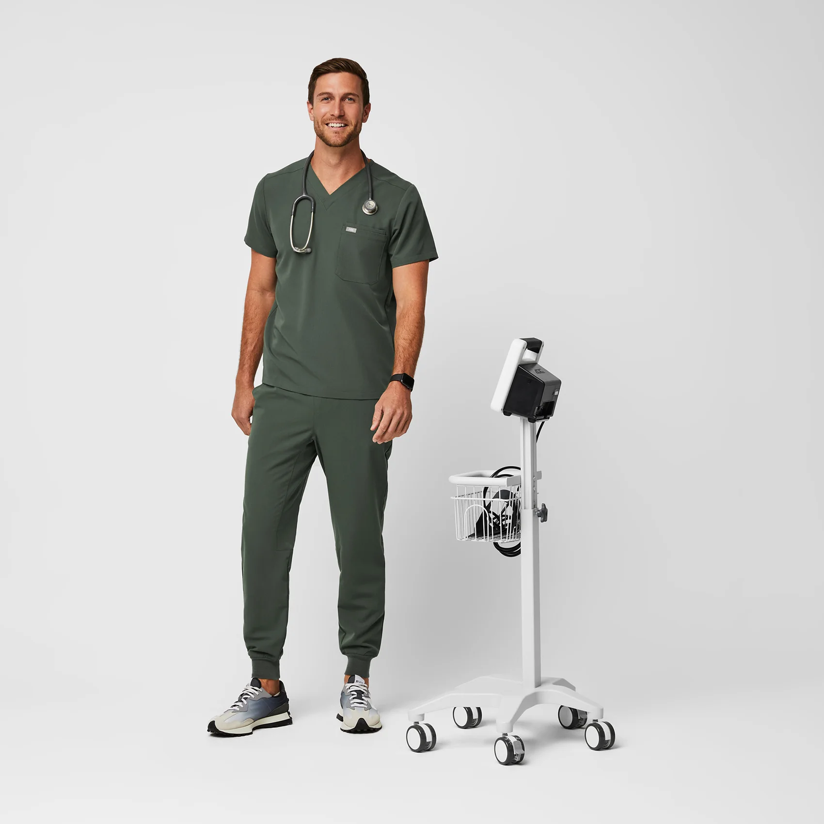 men's Moss Leon™- Three-Pocket Scrub Top (3XL - 6XL) - Image 2