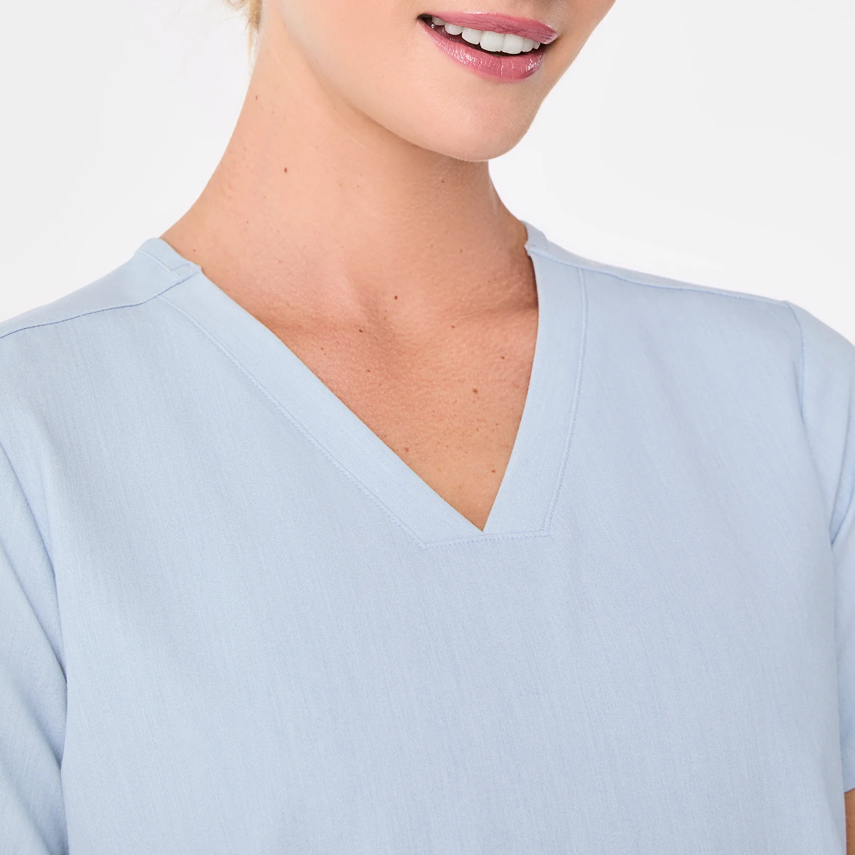 women's Chambray Casma - Three-Pocket Scrub Top™ - Image 5